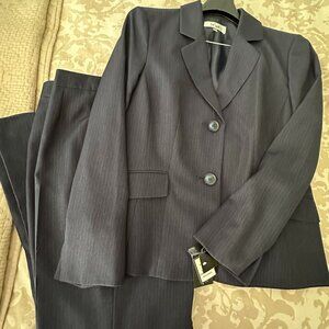 Two piece pant suit, Size 14